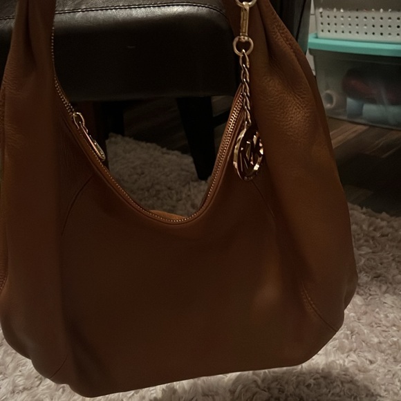 Michael Kora shoulder bag very nice like brand new no stains smoke free owner - Picture 8 of 13